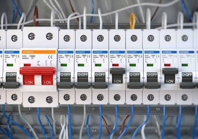 Does Relay Work On Voltage Or Current